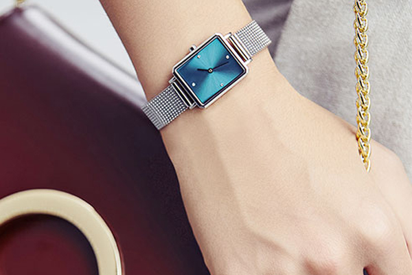 方形精致优雅蓝色腕表——稳达时批量高品质出产