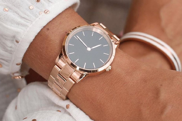 稳达时时尚钢带手表厂家可定制礼品手表